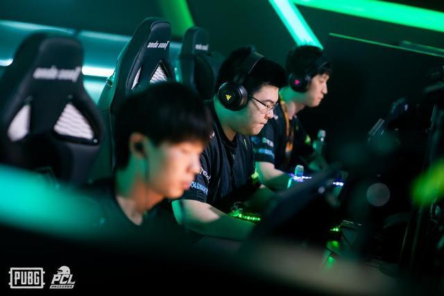 西亚度过了 西亚度过了